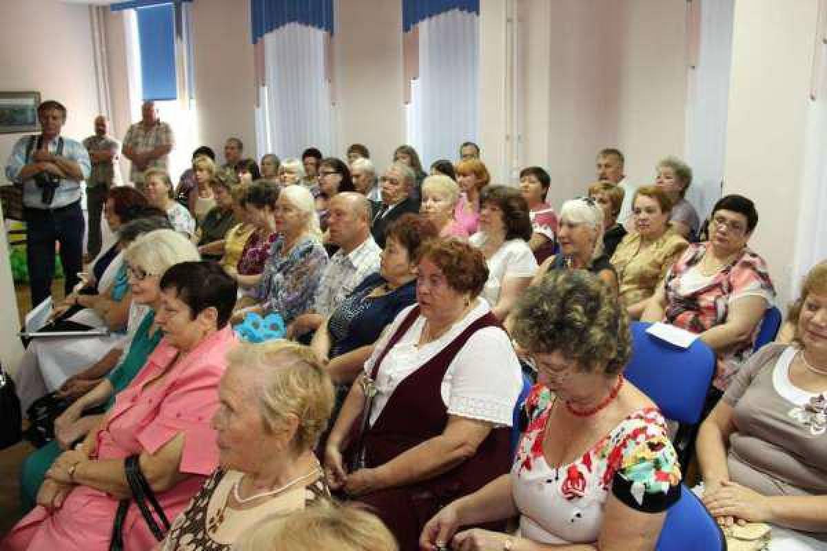 23 августа новомосковск. Библиотека Тула Новомосковская. Библиотека Новомосковск имени Пушкина. Ютуб библиотека Новомосковск.